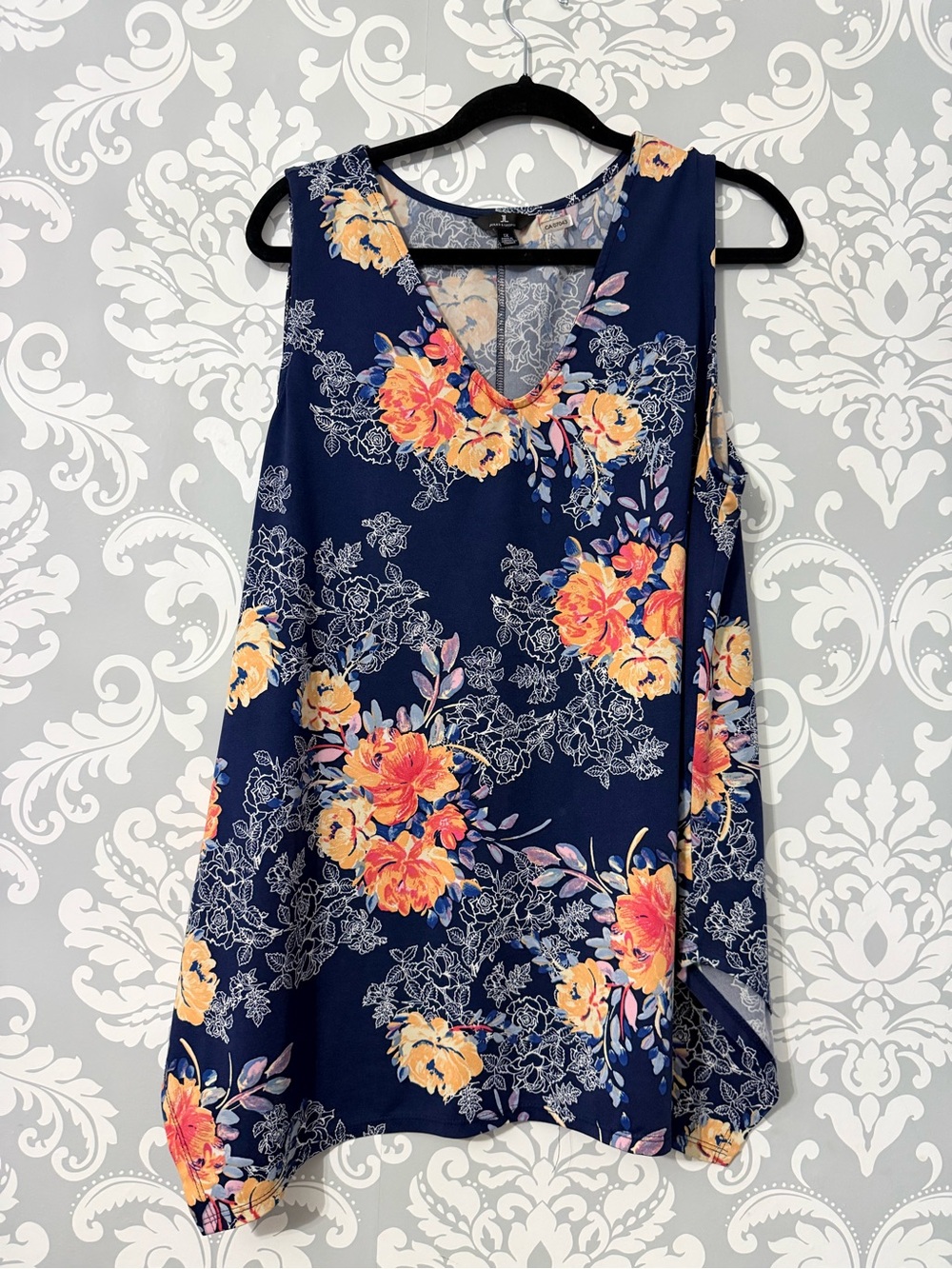 💫4/$25 • Jules & Leopold Floral V-Neck Navy Sleeveless Tank with Yellow Rose Pri